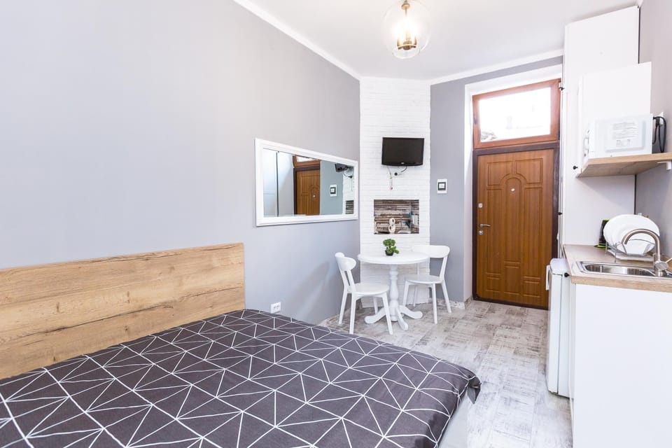 Bed, TV and multimedia, Kitchen or kitchenette, Photo of the whole room, Bedroom, wardrobe