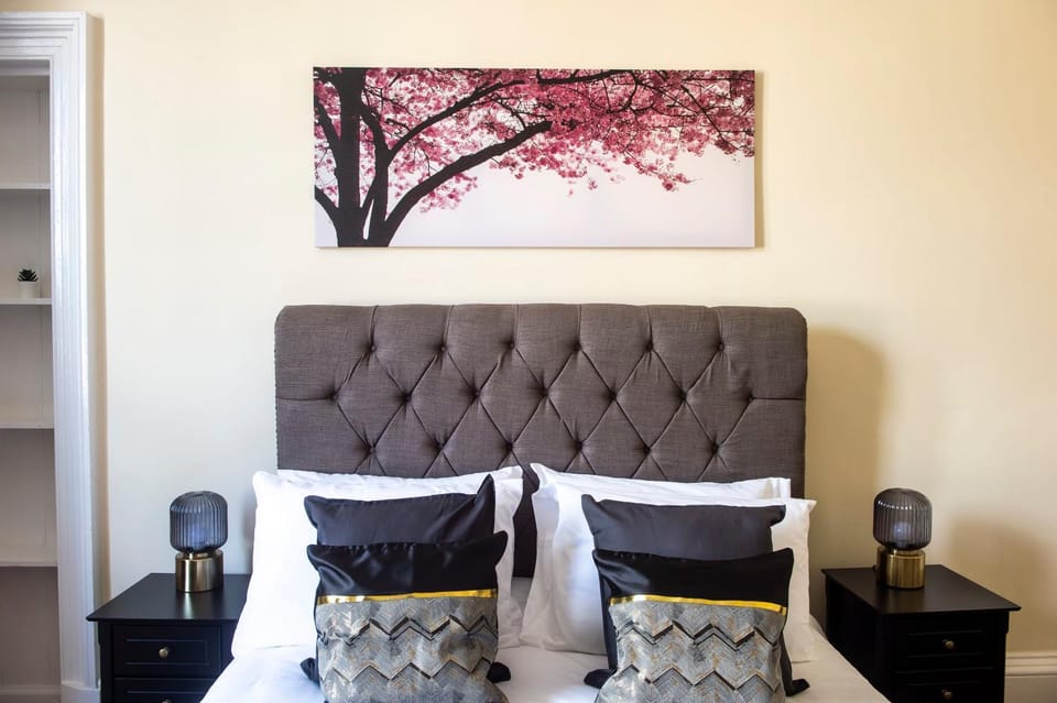 Stunning 5 bedroom apt, close to city centre, SEC, Hydro and motorway Apartment in Glasgow