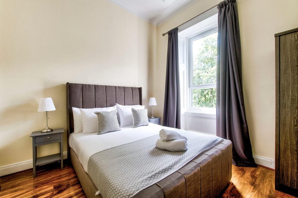 Stunning 5 bedroom apt, close to city centre, SEC, Hydro and motorway Apartment in Glasgow