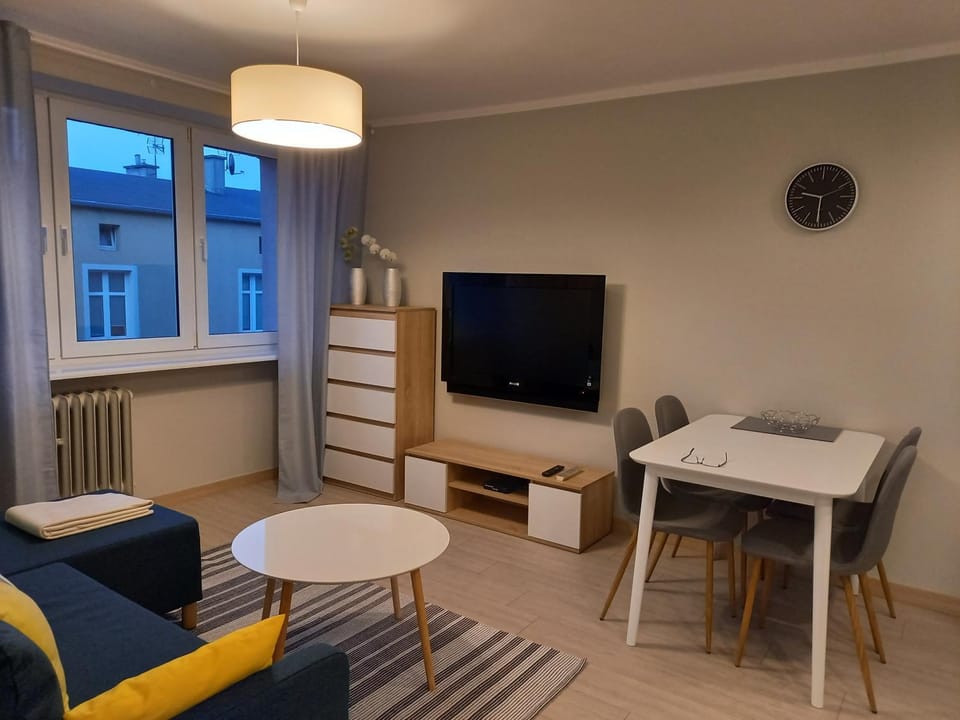 Communal lounge/ TV room, TV and multimedia, Seating area, Evening entertainment