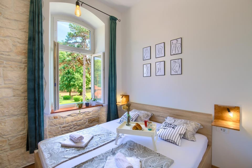 Bed, Natural landscape, View (from property/room), Bedroom