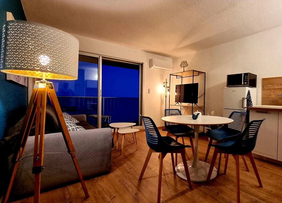TV and multimedia, Living room, Sea view