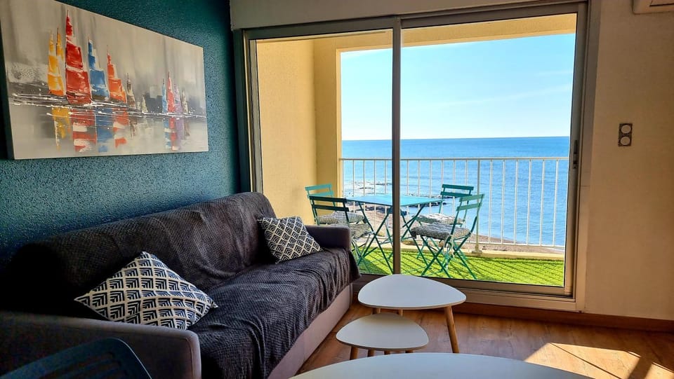 Natural landscape, View (from property/room), Balcony/Terrace, Living room, Sea view, internet, air conditioner
