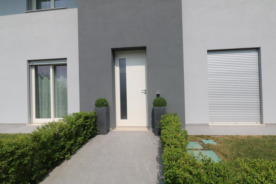 Marali Lake Apartments di ENRICA BIANCHERA Apartment in Desenzano del Garda