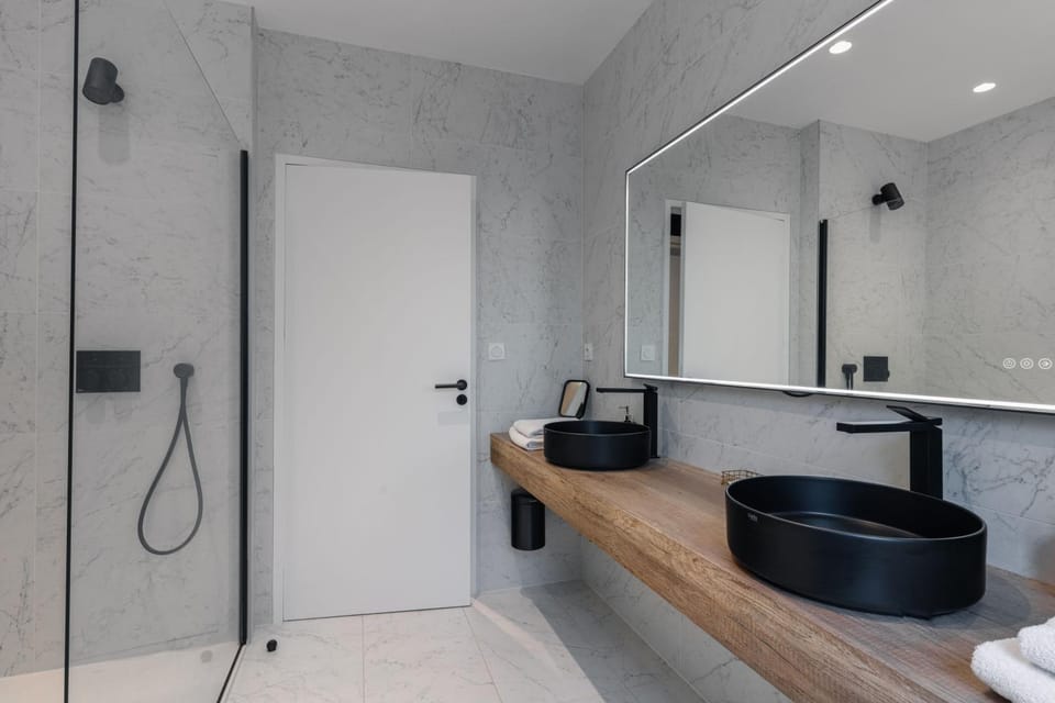 Shower, Bathroom, towels