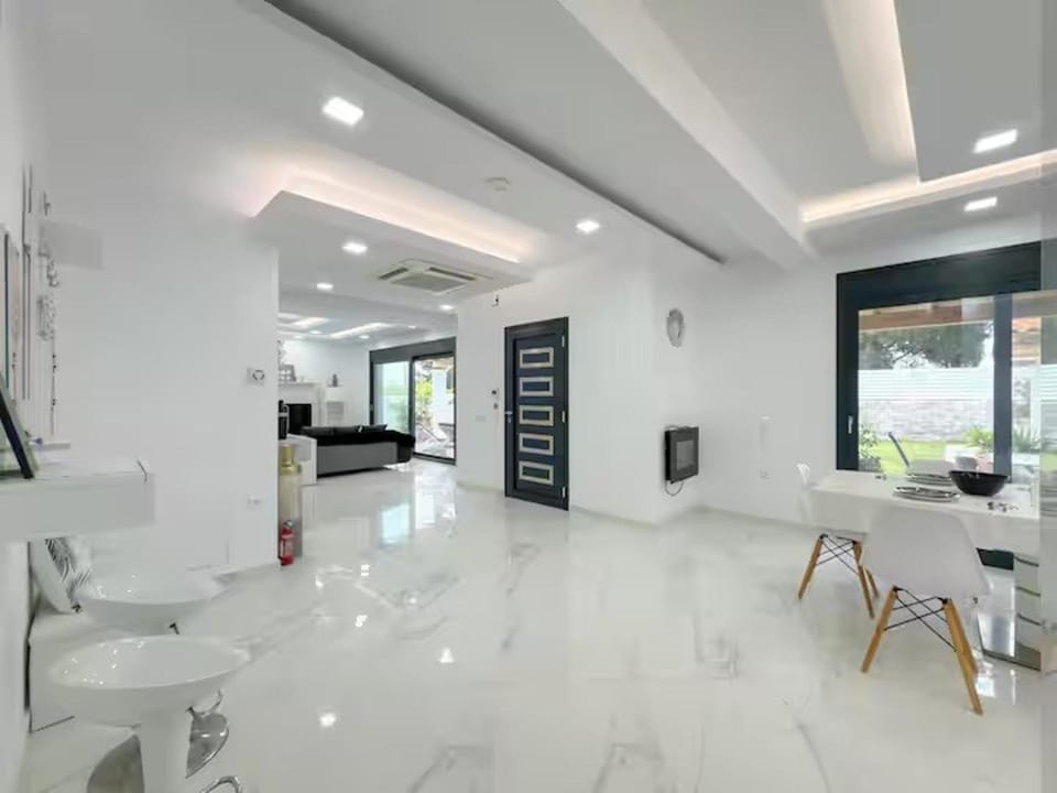 6 Bed Villa - Sleeps 15 - Pets - Pool - Jacuzzi Villa in Peloponnese, Western Greece and the Ionian