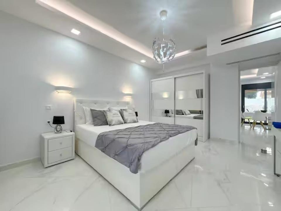 6 Bed Villa - Sleeps 15 - Pets - Pool - Jacuzzi Villa in Peloponnese, Western Greece and the Ionian