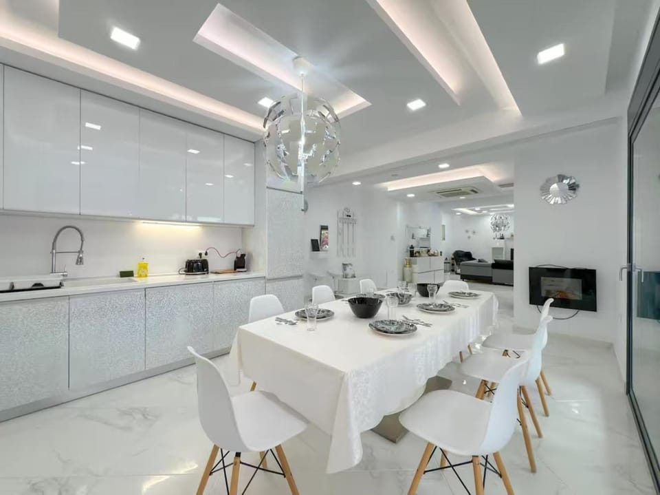 6 Bed Villa - Sleeps 15 - Pets - Pool - Jacuzzi Villa in Peloponnese, Western Greece and the Ionian