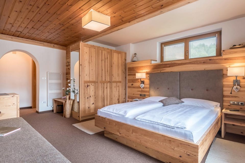 Property building, Living room, Bedroom