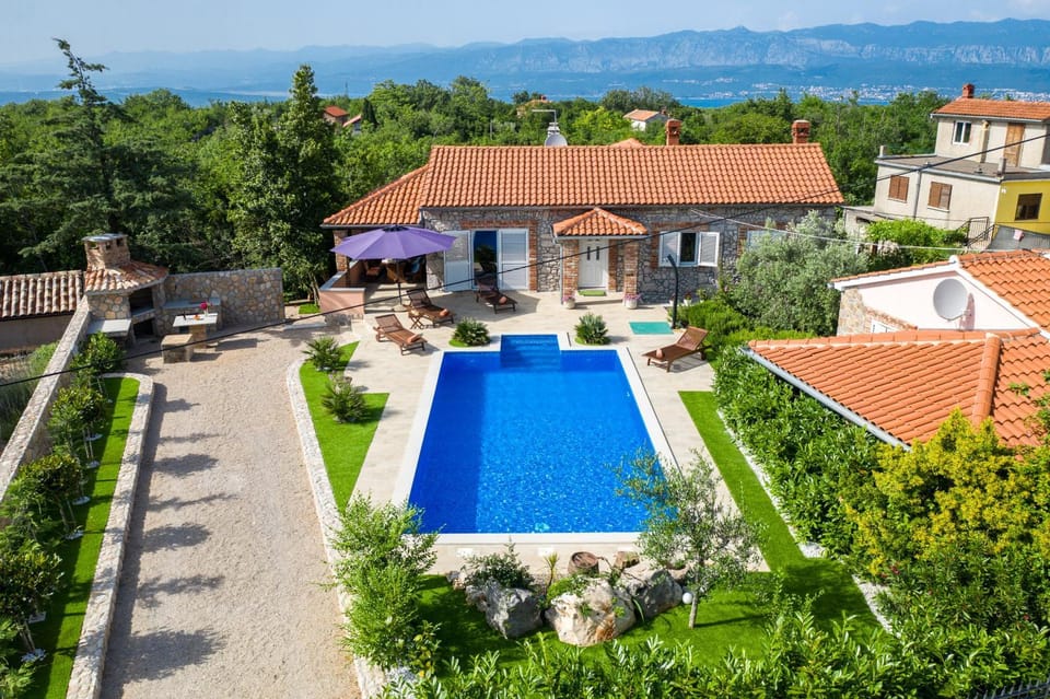 Garden, Mountain view, Swimming pool