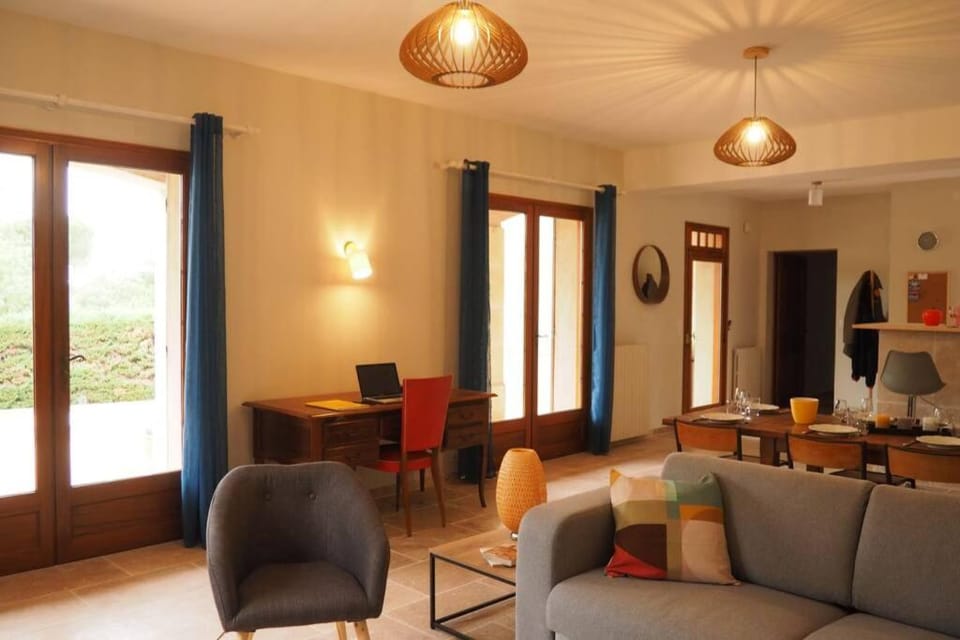 Maison Le Grand Verger House in Goult