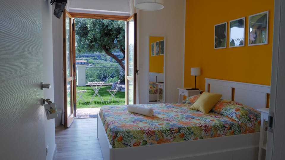 Bedroom, Garden view