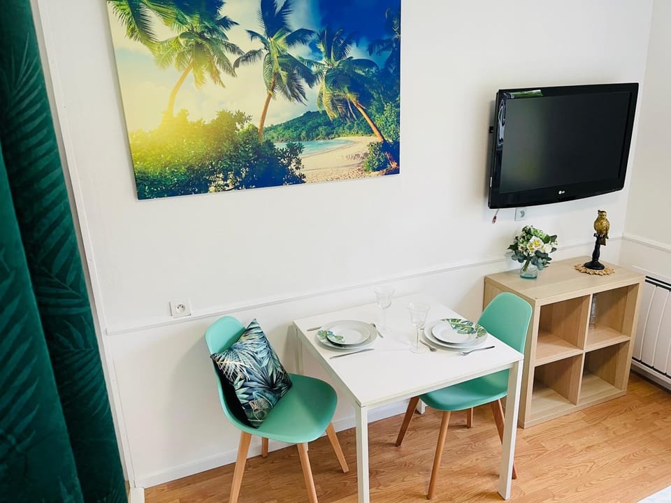 TV and multimedia, Dining area