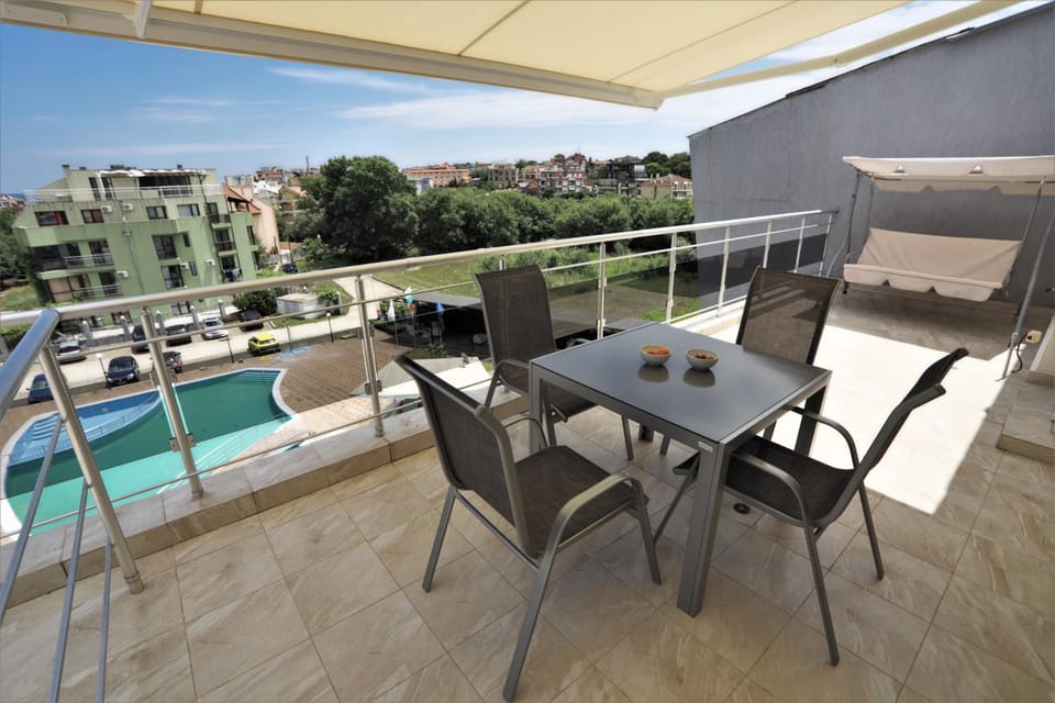 View (from property/room), Balcony/Terrace, Pool view