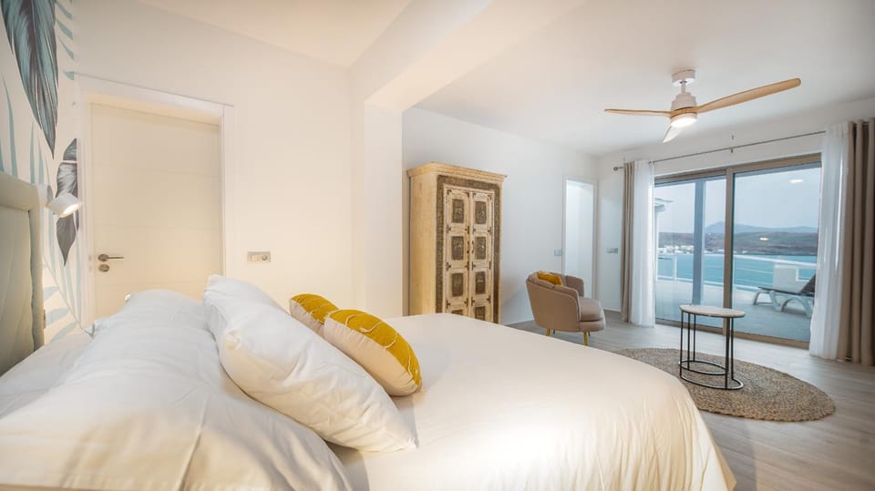 Bed, Bedroom, Sea view