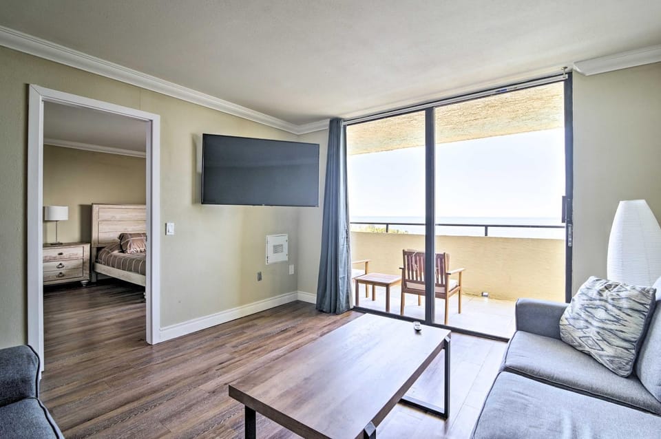 Waterfront Condo: Resort Pool, Tennis & Beach House in Hudson