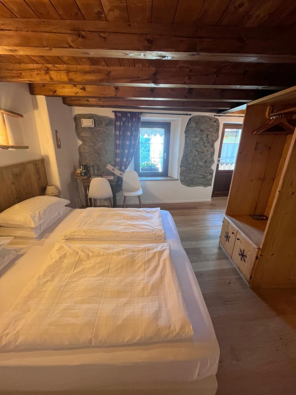 Bed, Photo of the whole room, Bedroom, wardrobe