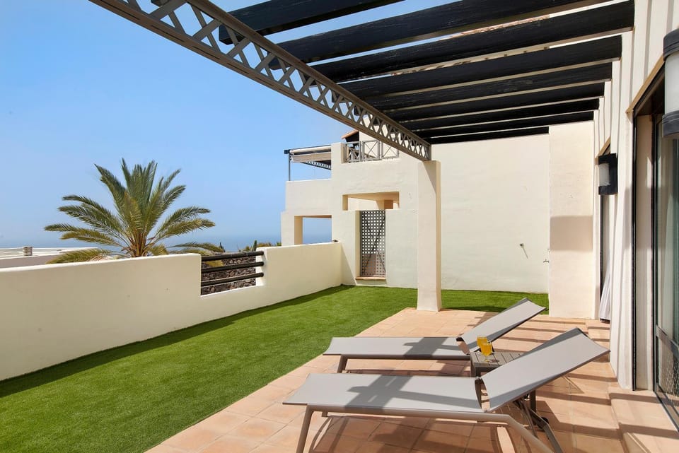Property building, Balcony/Terrace