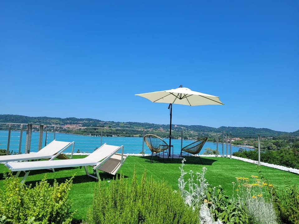 Nearby landmark, Spring, Day, Natural landscape, Summer, Solarium, Balcony/Terrace, Lake view, Mountain view, sunbed