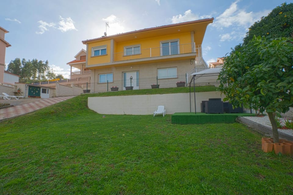 Property building, Facade/entrance, Garden, Area and facilities