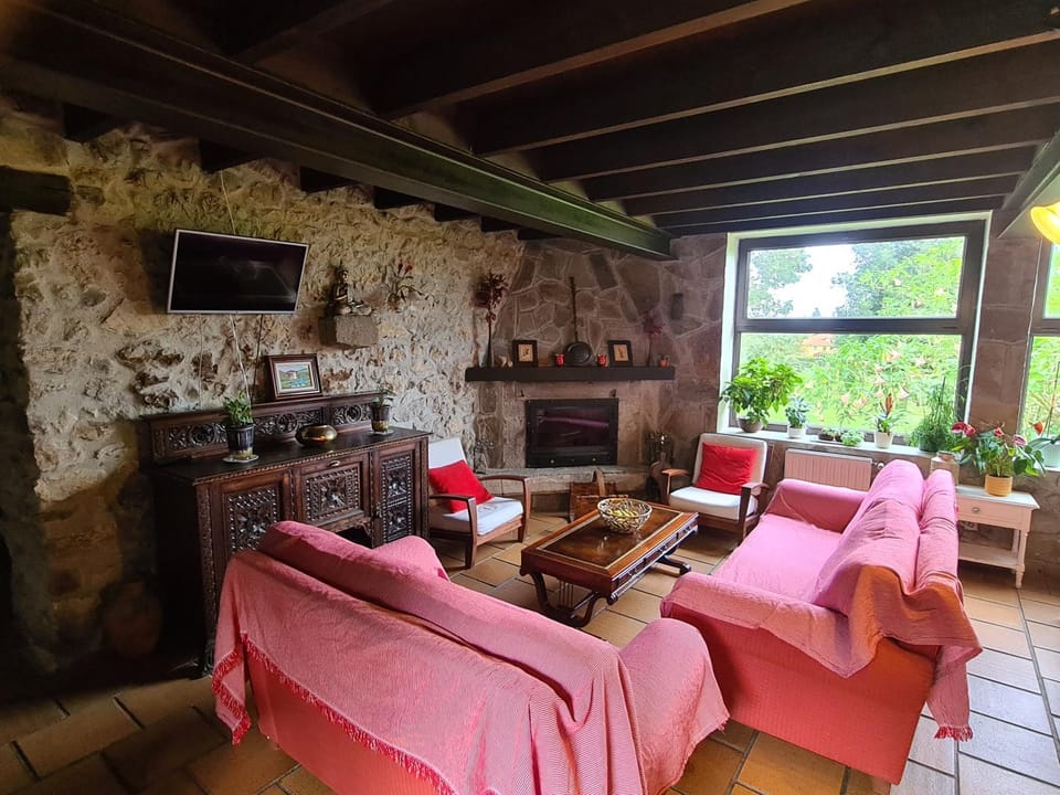 Communal lounge/ TV room, Communal lounge/ TV room, TV and multimedia, Living room, Seating area, flat iron