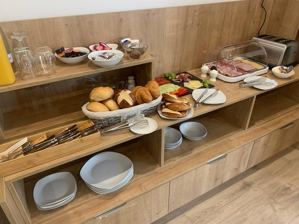 Breakfast, Buffet breakfast