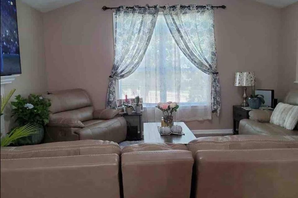 Smart Entire Loft, 3 br, 2 bath, with 3 tv House in Columbia