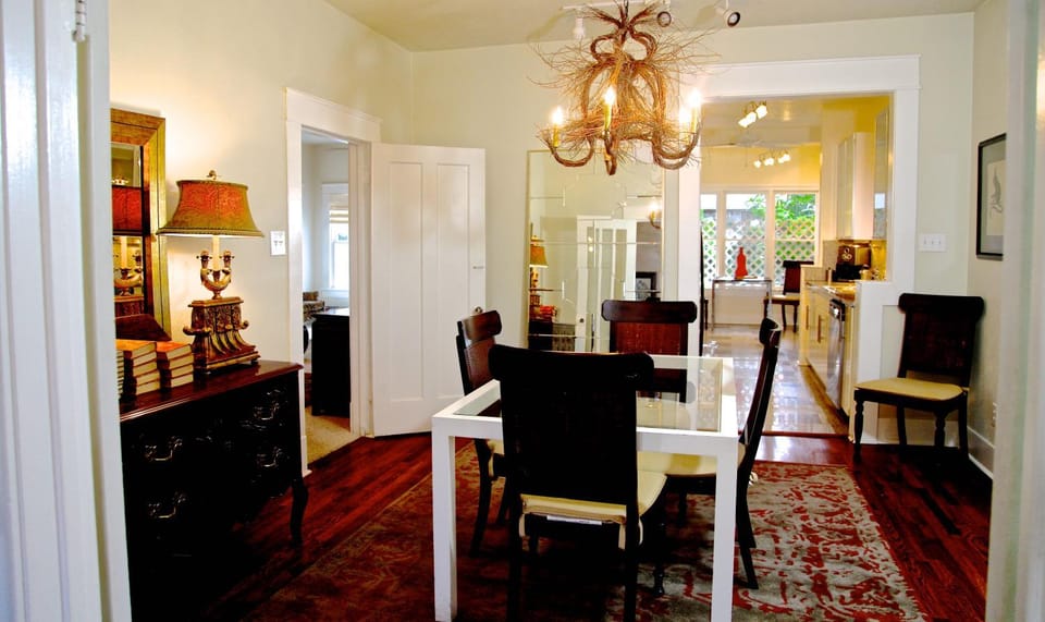 Refuge in the Heart of Montrose Apartment in Houston