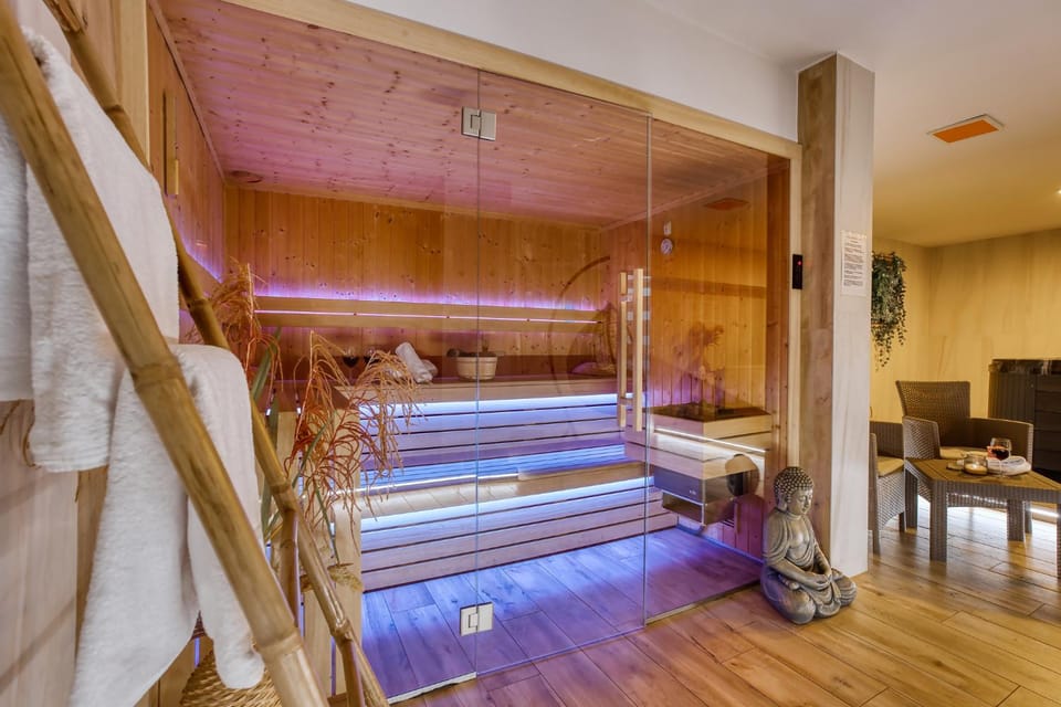 Hot Tub, Sauna, Area and facilities