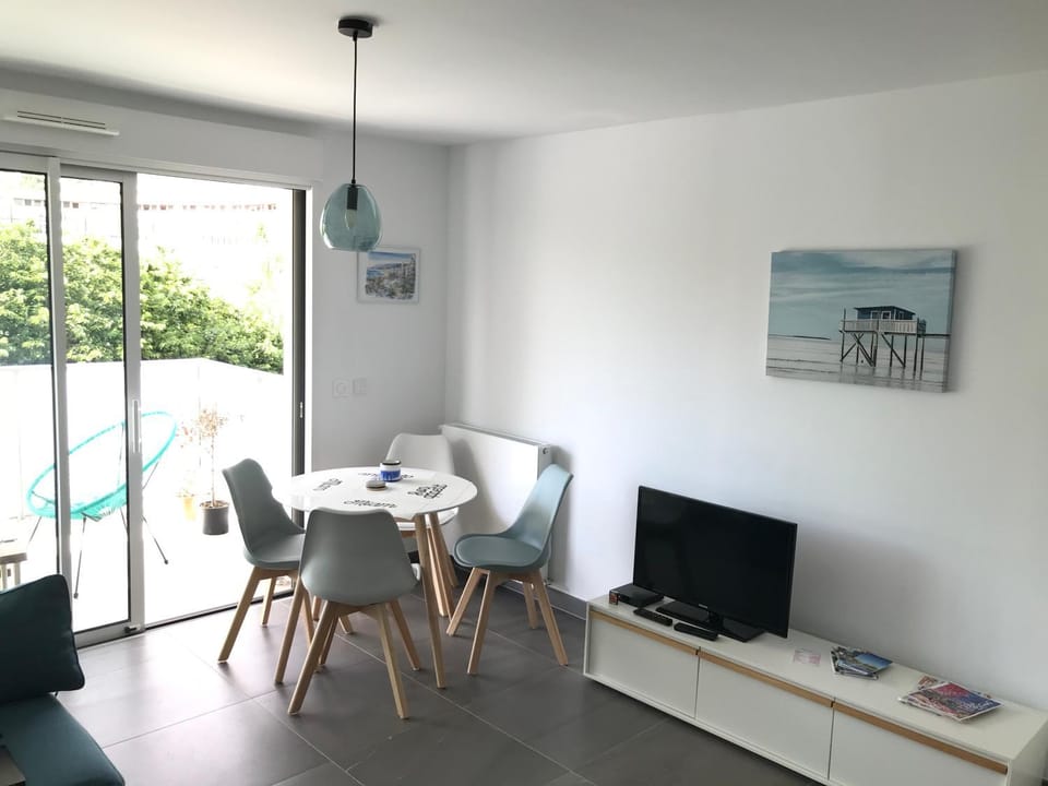 TV and multimedia, Dining area