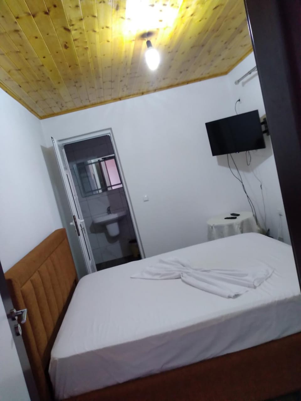 TV and multimedia, Photo of the whole room, Bedroom