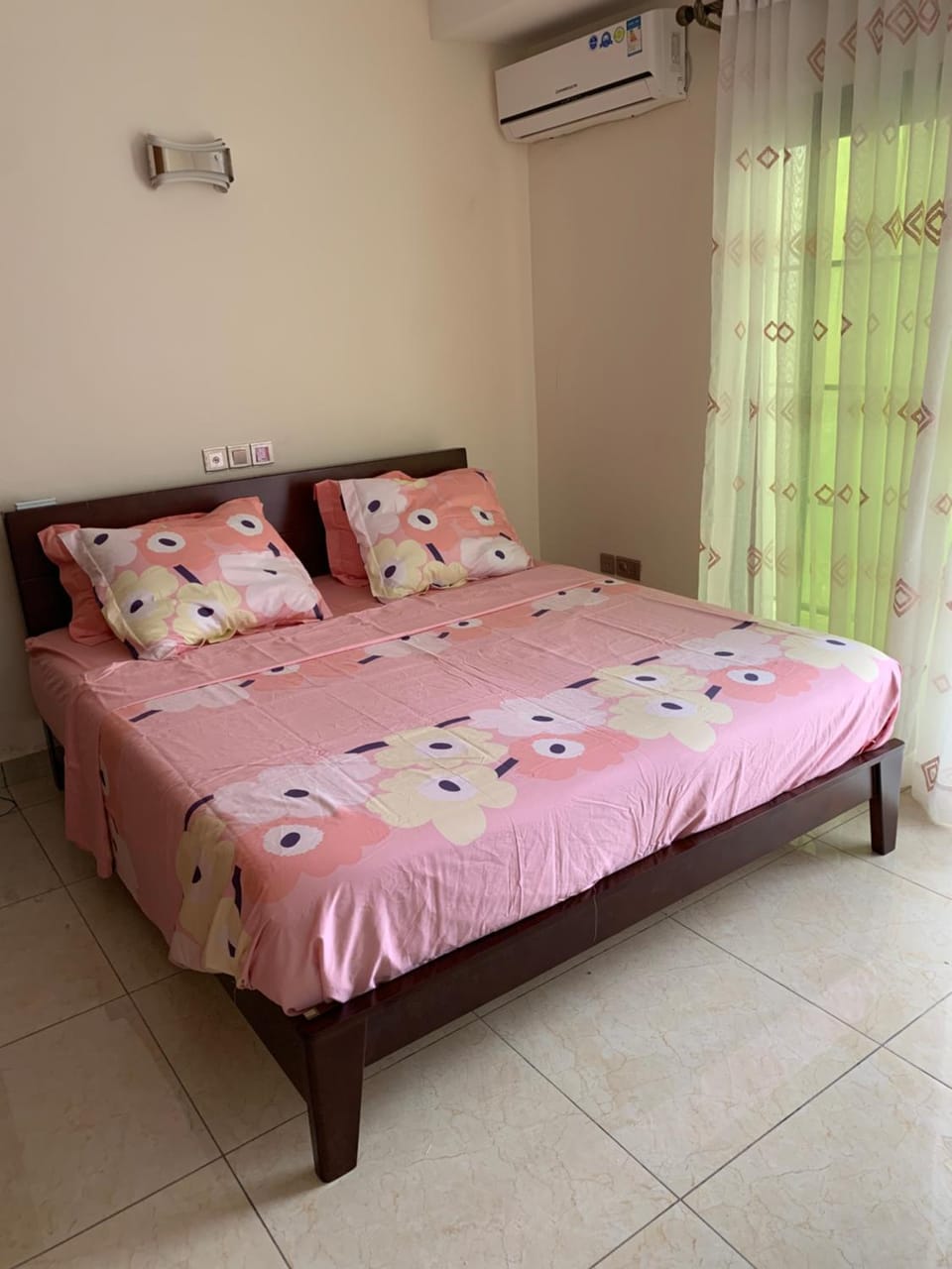 Appartement chic et moderne wifi Starlink Apartment in Douala