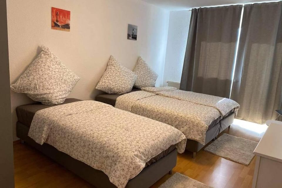 Beste Lage in Rostock: 2-Zimmerwohnung mit Balkon im 1.OG Apartment in Mecklenburg-Vorpommern, Germany