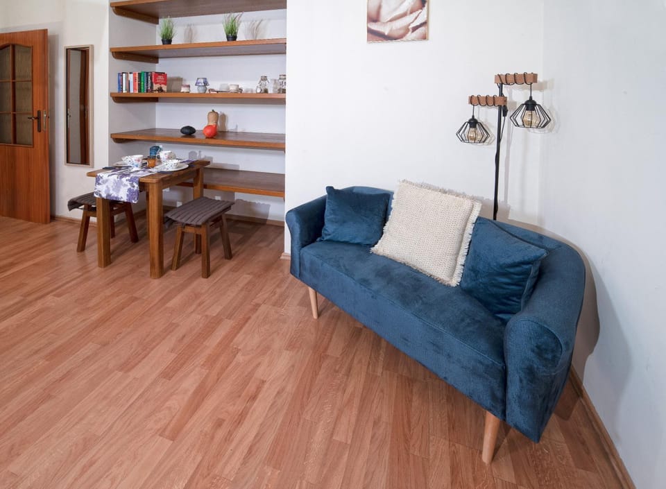 Czar Prowansji - Comfy & Quiet near Rynek&Train Station Netflix Apartment in Krakow