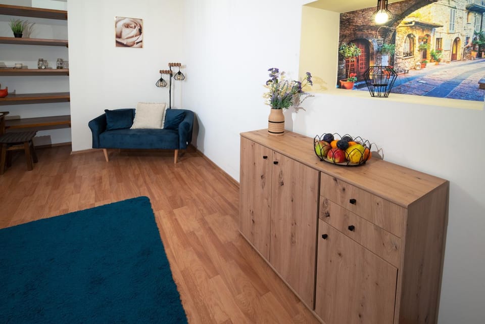 Czar Prowansji - Comfy & Quiet near Rynek&Train Station Netflix Apartment in Krakow