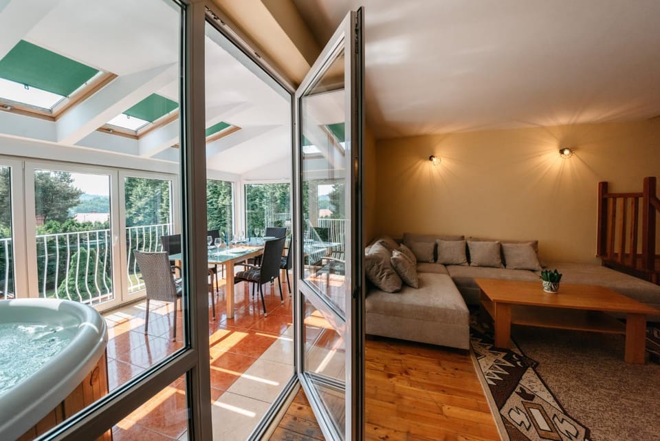 Hot Tub, Balcony/Terrace, Living room, Seating area