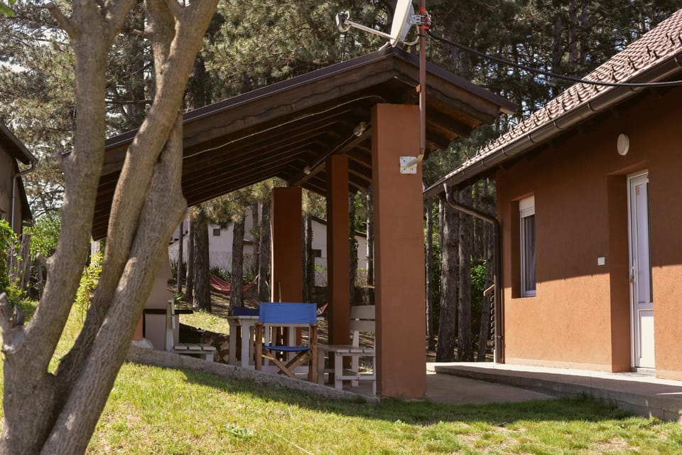 Property building, Day, BBQ facilities, Balcony/Terrace, Garden view