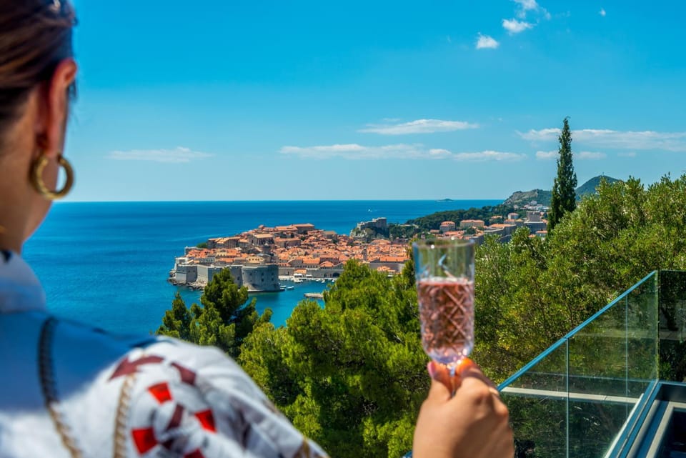 City view, Sea view