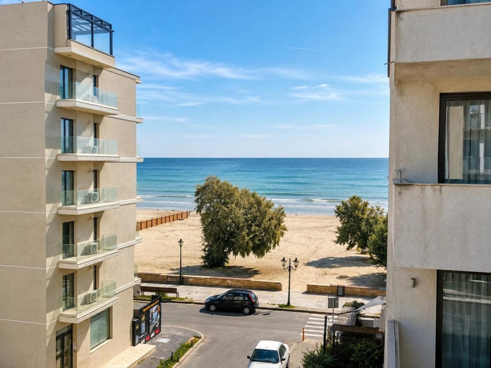 Property building, Day, Natural landscape, Activities, Snorkeling, Balcony/Terrace, Beach, Diving, Evening entertainment, Sea view, Entertainment, Location, Sunrise, Sunset, children, Family, Parking, internet, sunbed, VIP