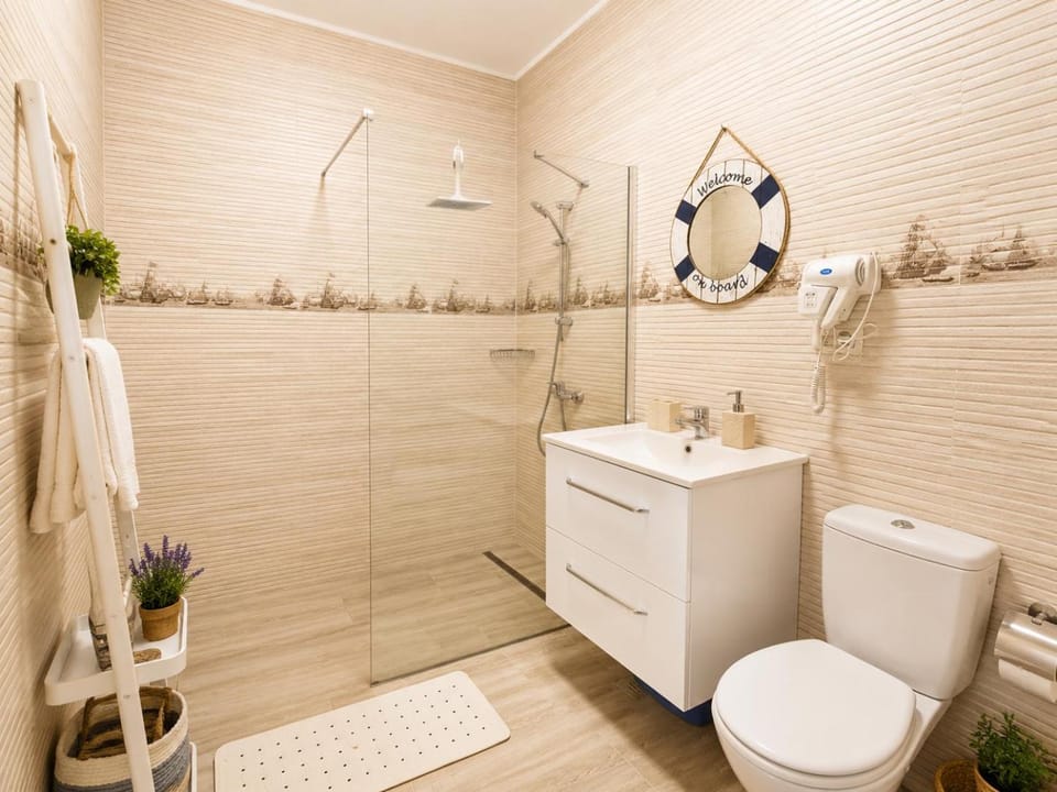 Shower, Toilet, Bathroom, hair dryier, towels, towels