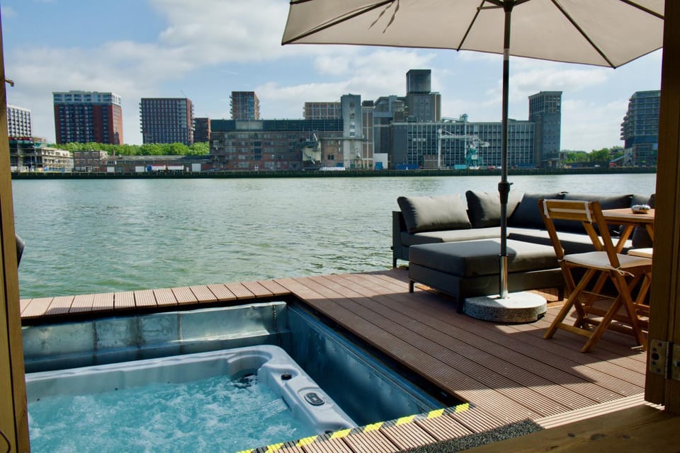 Seating area, City view, River view