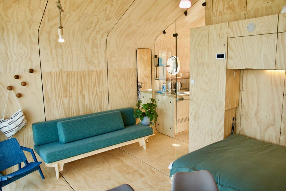 Bed, Seating area, Bedroom
