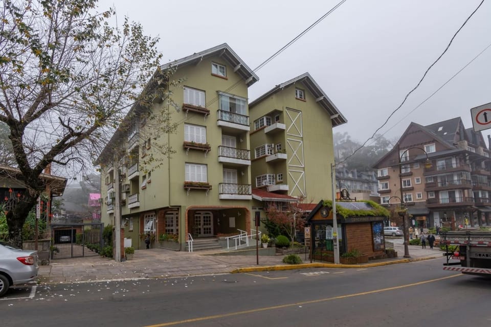 Rosa Edifício Saint Moritz Apartment in Gramado