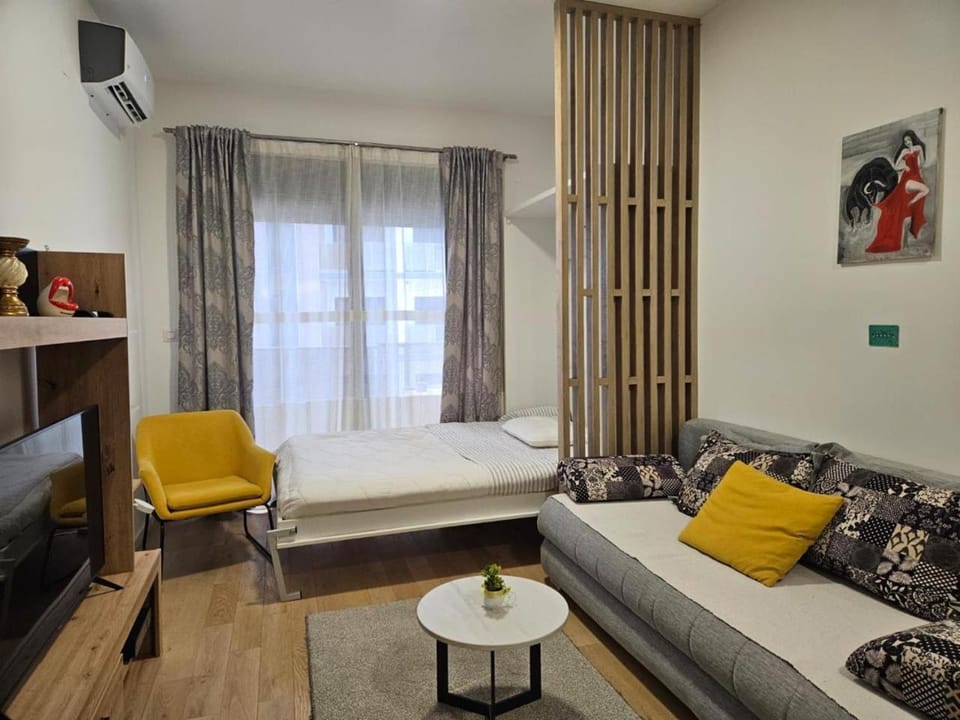 Bed, TV and multimedia, Living room, Photo of the whole room, Seating area