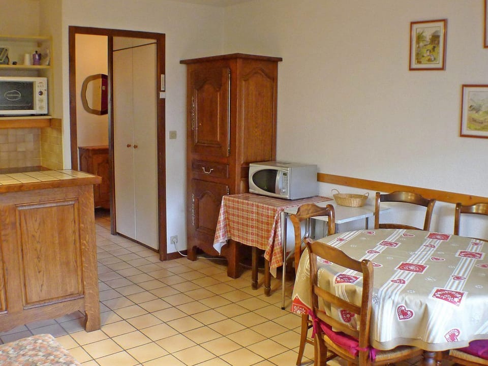 Appartement lumineux 2 pièces cabine, animaux admis, proche centre Samoëns - FR-1-629-22 Cabin in Samoëns