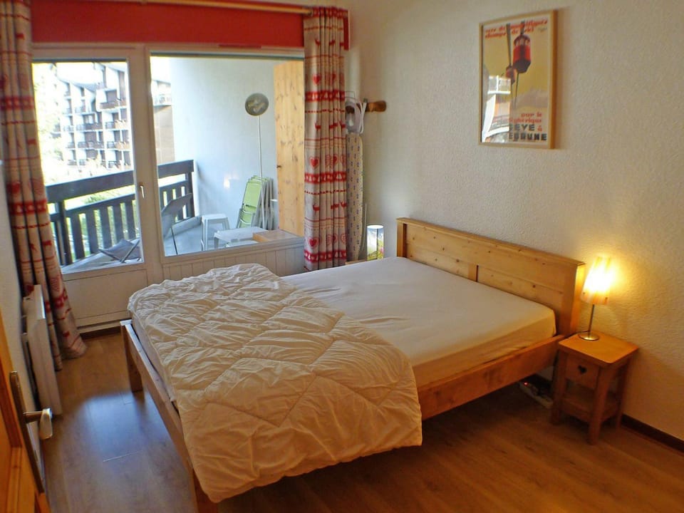 Coquet 3 pièces lumineux, centre de Samoëns, animaux acceptés, wifi, parking - FR-1-629-23 Apartment in Samoëns