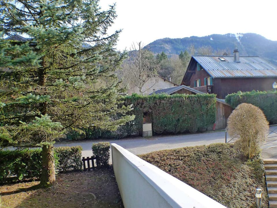 Coquet studio RDC avec terrasse, animaux admis, étang Samoëns - FR-1-629-55 Apartment in Samoëns