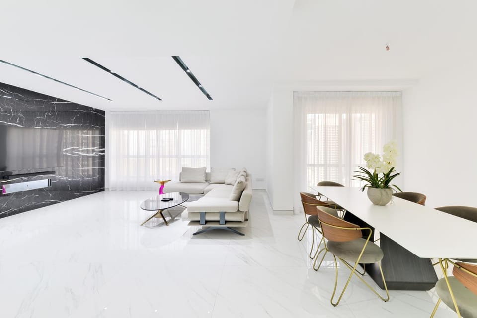 TV and multimedia, View (from property/room), Living room, Seating area, Dining area, City view, Landmark view, Sea view