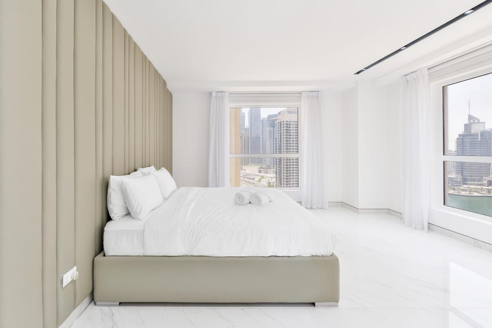 Bed, View (from property/room), Photo of the whole room, Bedroom, City view, Landmark view, Sea view