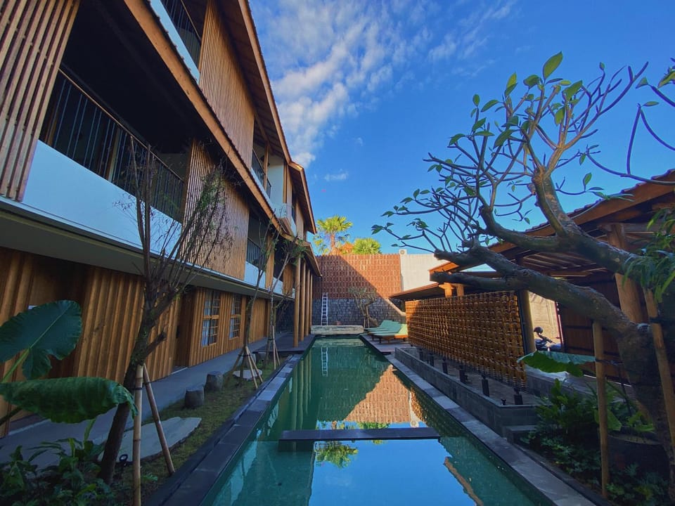 Property building, Day, Pool view, Swimming pool